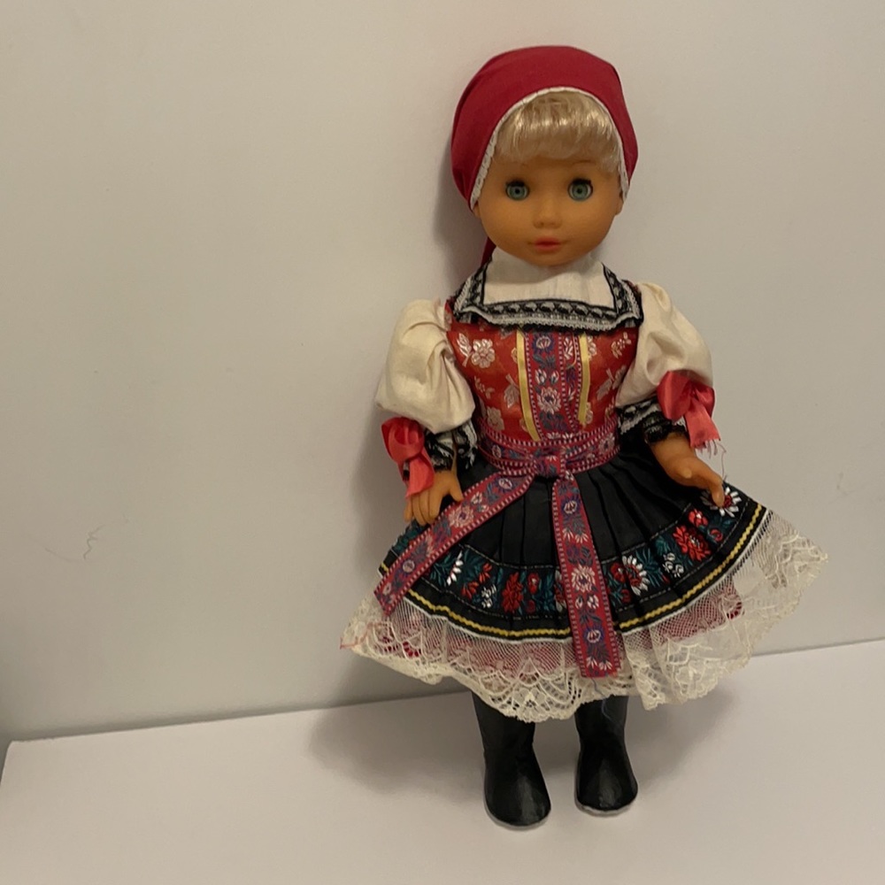 Beautiful vintage Russian doll in traditional costume - 1960-1969 - Russia